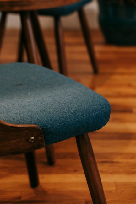 Funkcjonalne krzesła tapicerowane – wygoda i design