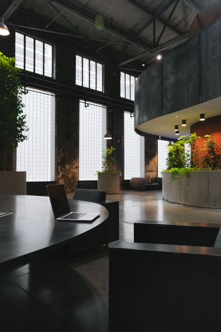 Przestrzeń do pracy loft – inspiracje i aranżacja biura